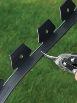 EasyFlex™ No Dig Edging, 50' 8 EasyFlex™ No Dig Edging, 50' -Garden Care Sale 8592452 002V 3 4